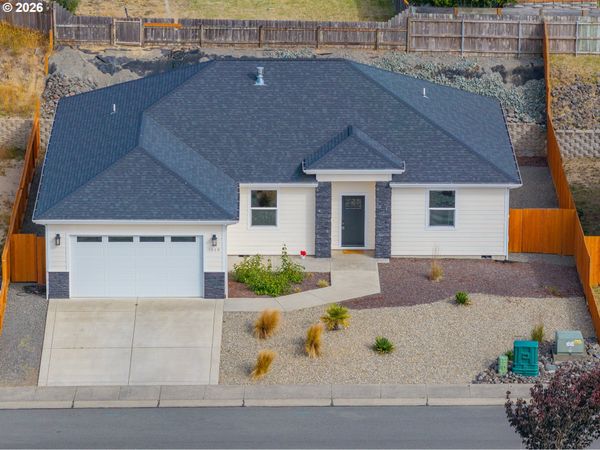 1849 STEELHEAD ST, North Bend, OR 97459