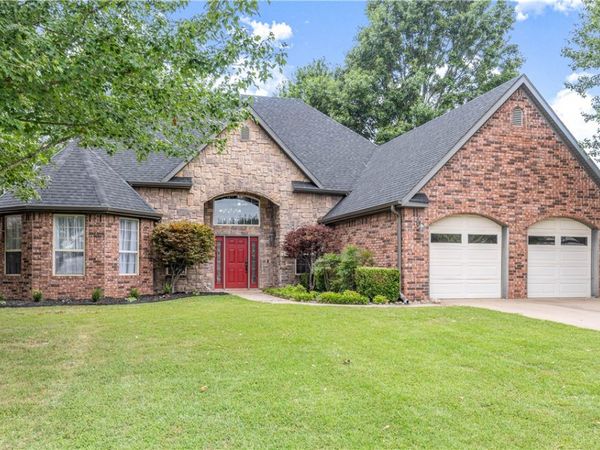 501 Steele Drive , Bentonville, AR 72712