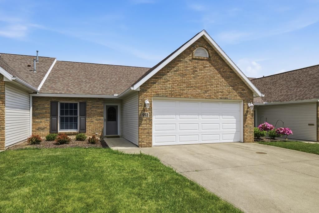 952 Oakbrook Dr, Ashland, OH 44805 Main Photo