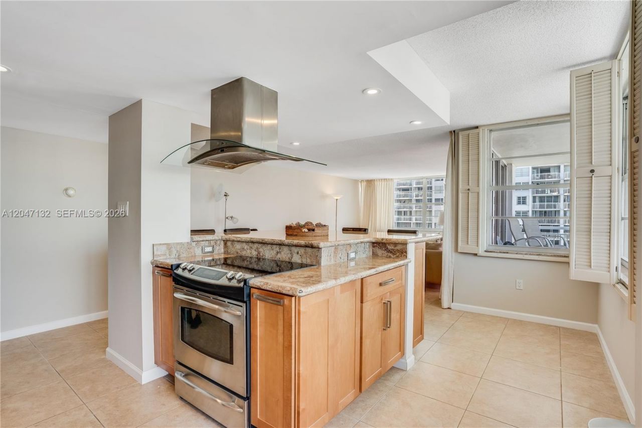 18041 Biscayne Blvd , Unit 1404, Aventura, FL 33160 Photo