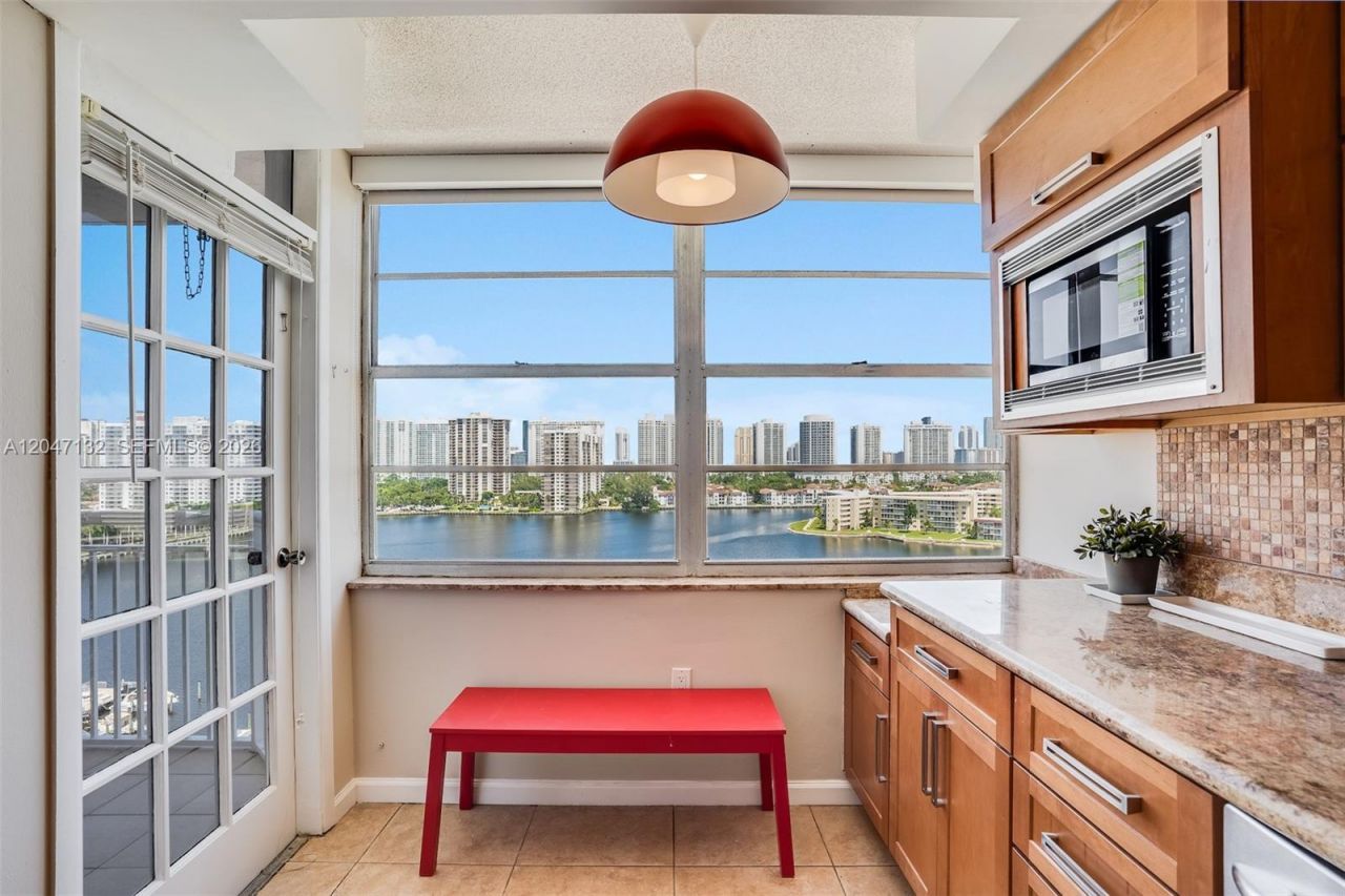 18041 Biscayne Blvd , Unit 1404, Aventura, FL 33160 Photo