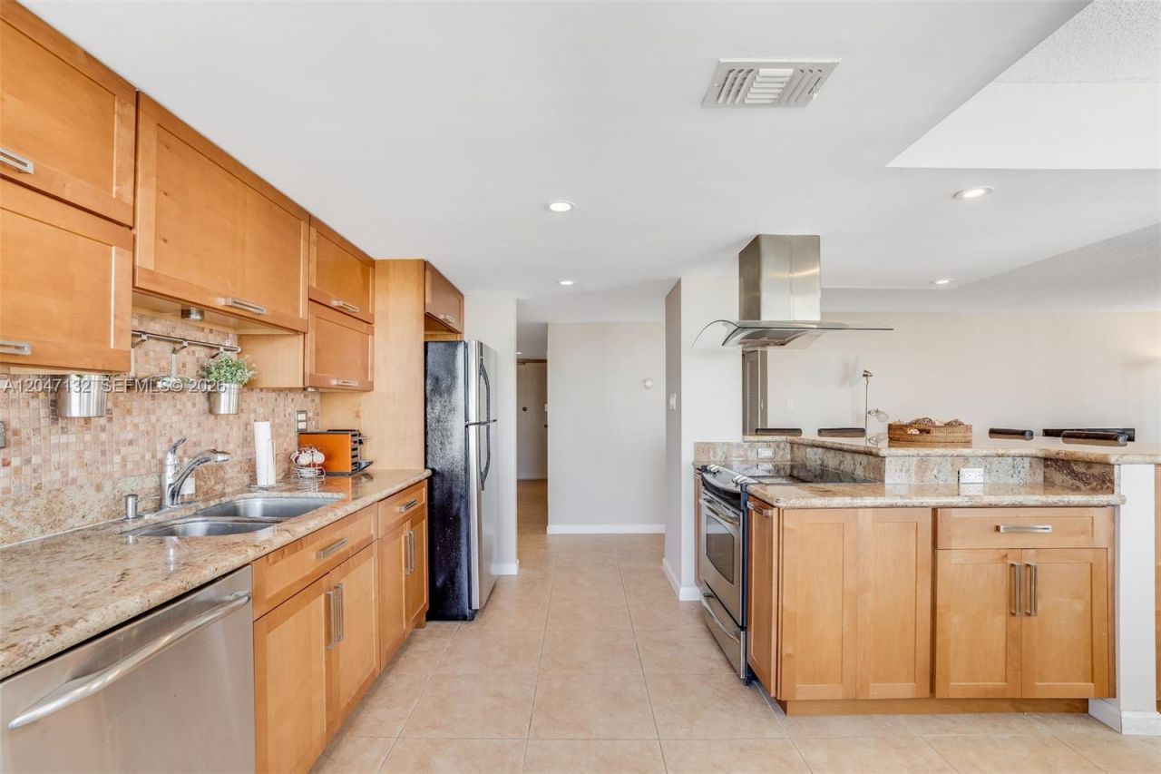 18041 Biscayne Blvd , Unit 1404, Aventura, FL 33160 Photo