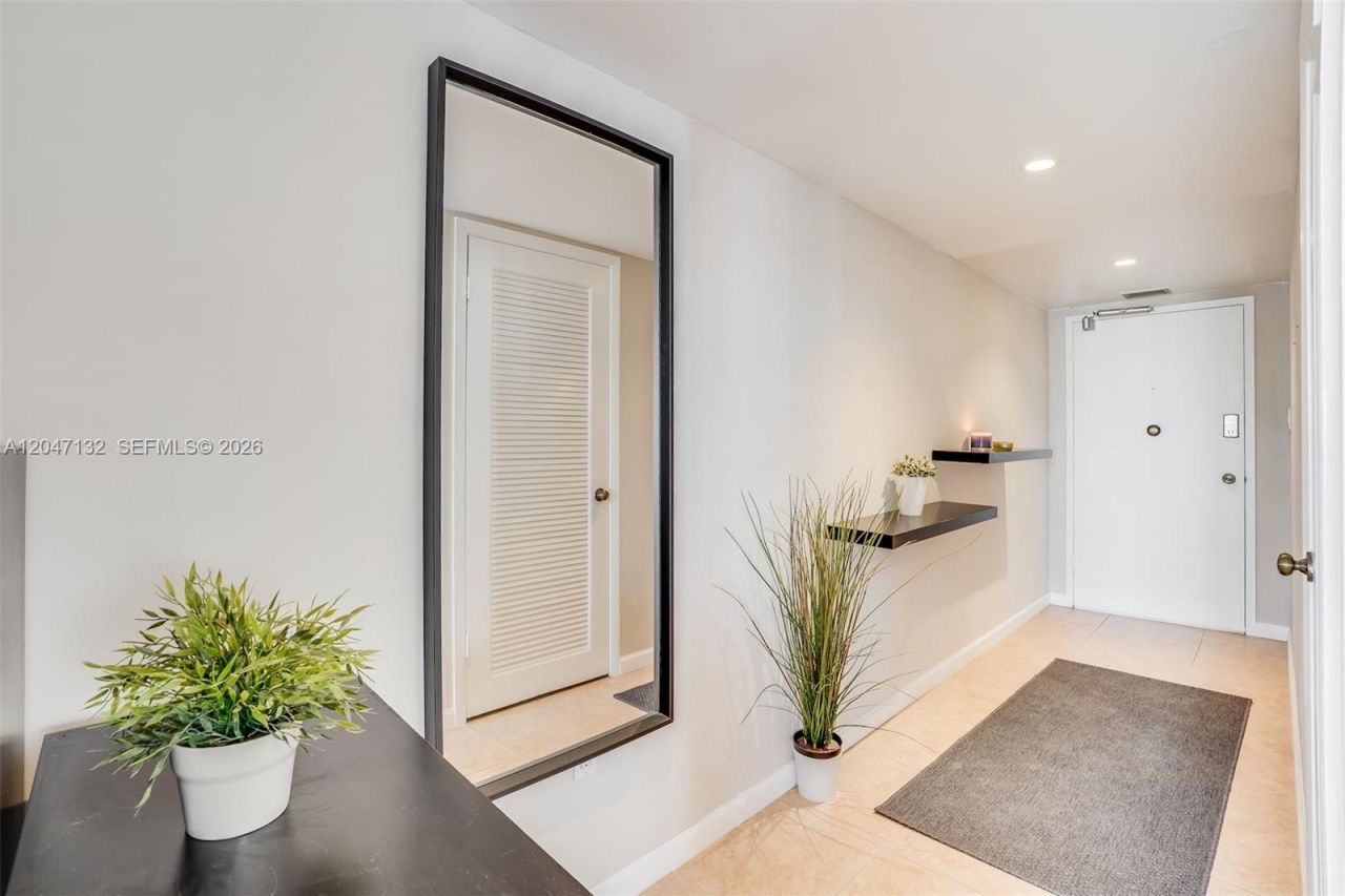 18041 Biscayne Blvd , Unit 1404, Aventura, FL 33160 Photo