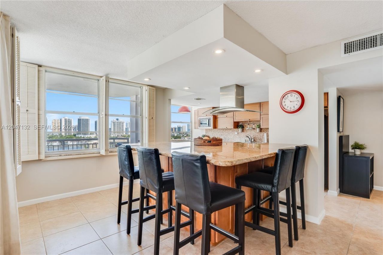 18041 Biscayne Blvd , Unit 1404, Aventura, FL 33160 Photo