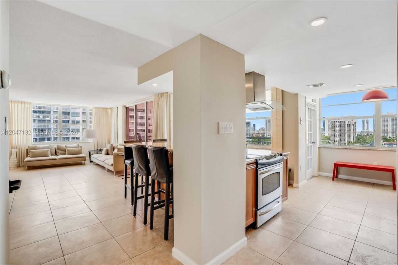 18041 Biscayne Blvd , Unit 1404, Aventura, FL 33160 Photo