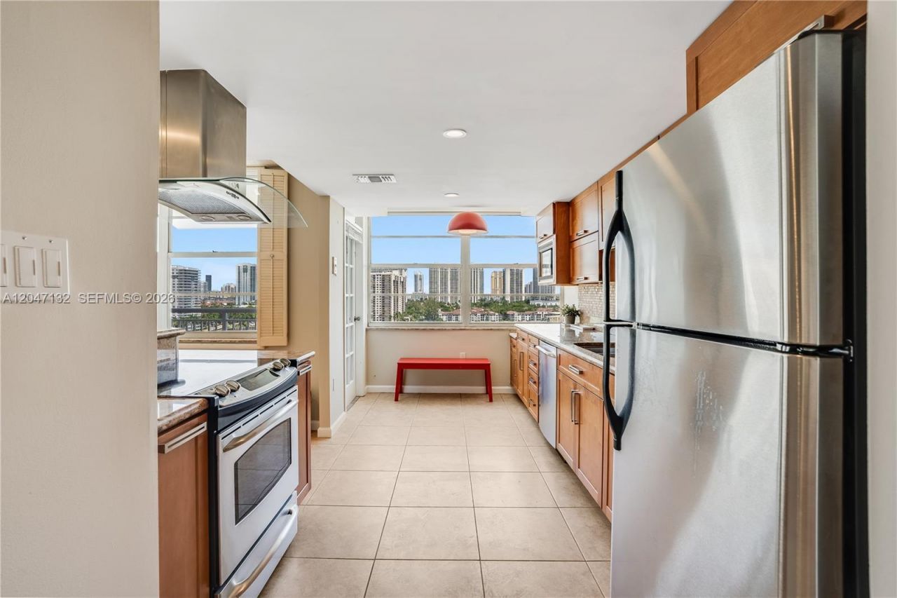 18041 Biscayne Blvd , Unit 1404, Aventura, FL 33160 Photo