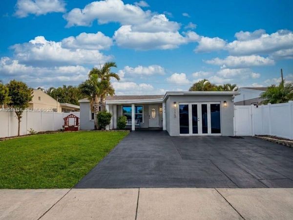 5417 NE 4th Ter , Oakland Park, FL 33334