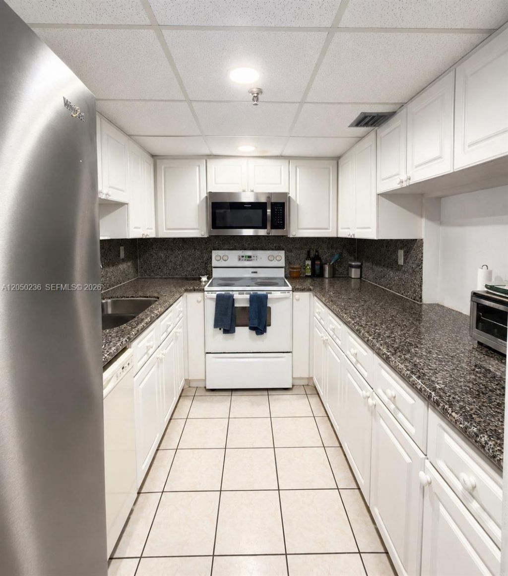2401 Collins Ave, Unit 1612, Miami Beach, FL 33140 Photo