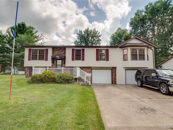 1024 W Hickory Street , Jerseyville, IL 62052