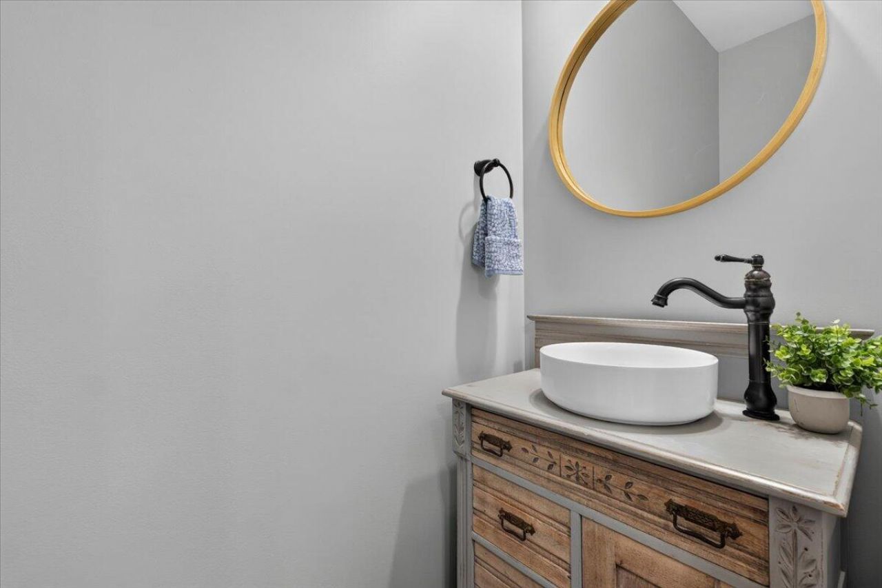 415 Spectrum Road Photo 12