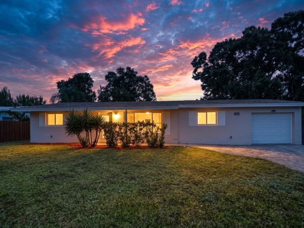 1956 SW 1st Place SW, Vero Beach, FL 32962