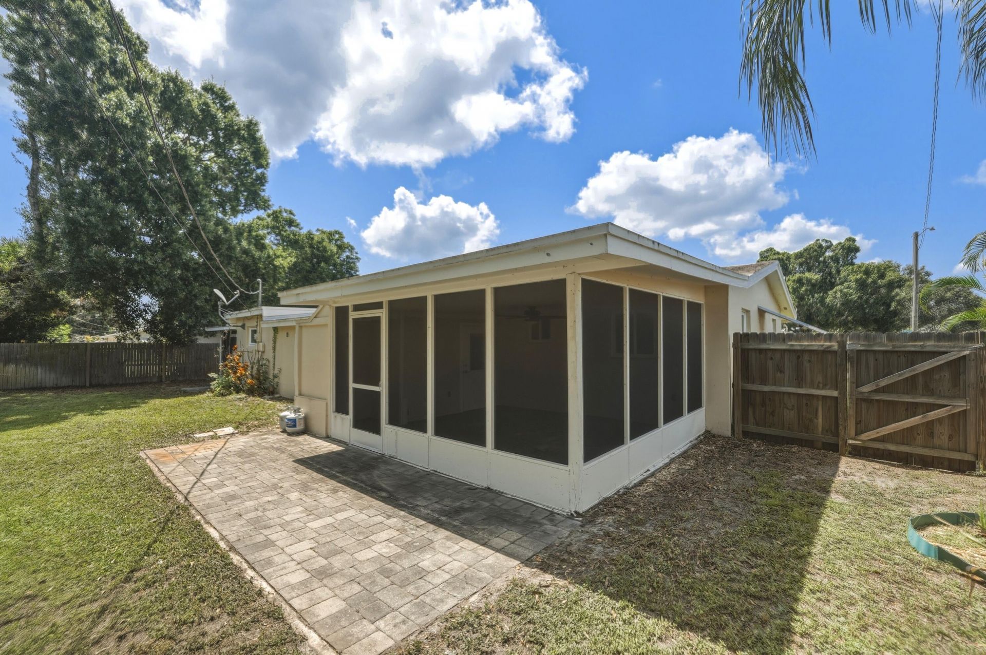 1956 SW 1st Place Sw, Vero Beach, FL 32962 Photo