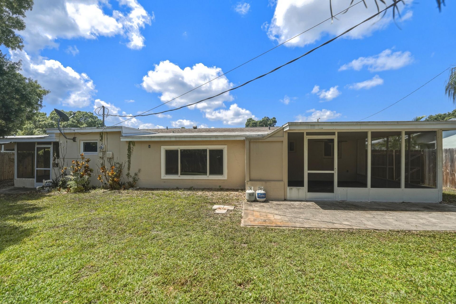1956 SW 1st Place Sw, Vero Beach, FL 32962 Photo