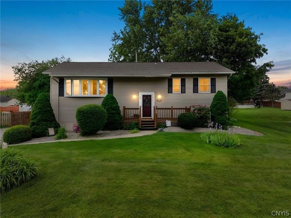 19 Buccaneer Bend, Baldwinsville, NY 13027