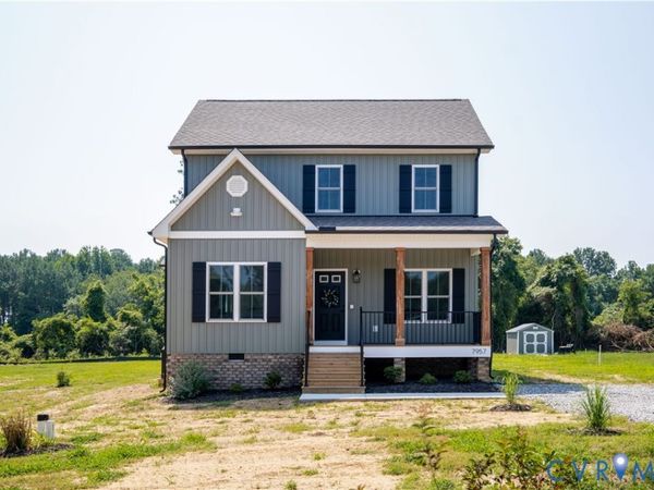 7957 Pennsylvania Avenue , West Point, VA 23181