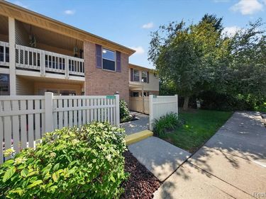 61165 Greenwood Drive, South Lyon, MI 48178