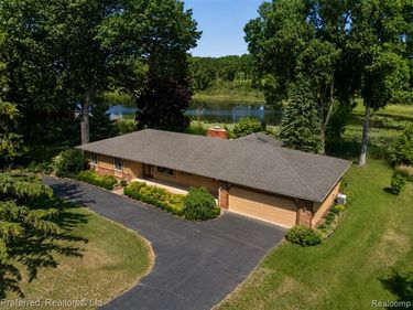 5524 Lawrence Court, Hamburg Twp, MI 48169