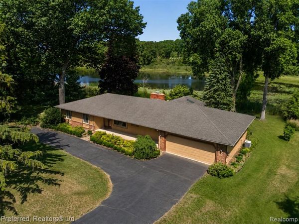 5524 Lawrence Court, Hamburg Twp, MI 48169