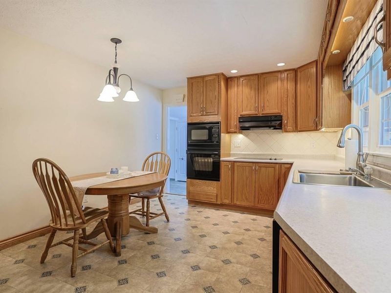 1089 Forest Drive, Dayton, OH 45434 Photo 12