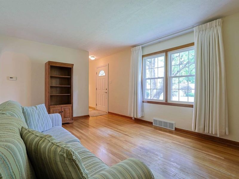 1089 Forest Drive, Dayton, OH 45434 Photo 5
