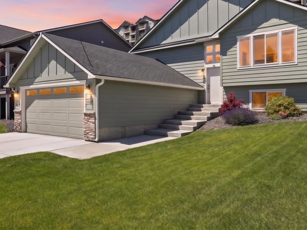 16105 N Gleneden Dr, Spokane, WA 99208