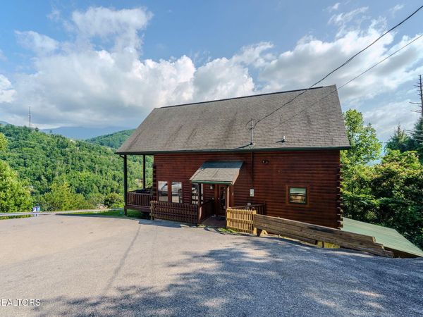205 W Pinnacle Drive, Gatlinburg, TN 37738
