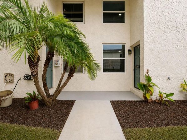 4223 LA PALMA COURT , TAMPA, FL 33611