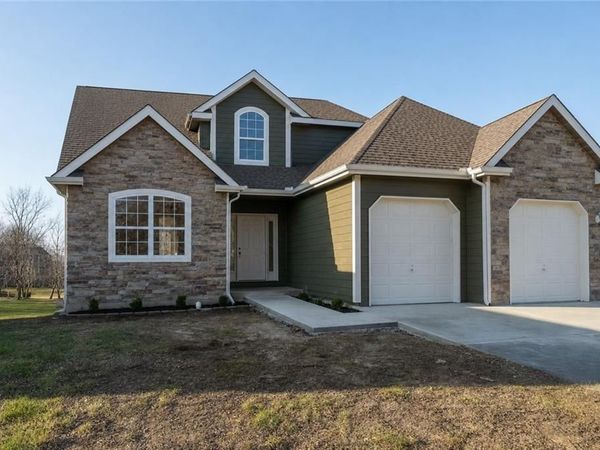 121 Hillside Drive, Baldwin City, KS 66006