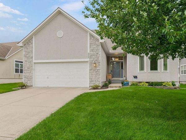 916 SW Lauren Court, Lee's Summit, MO 64081
