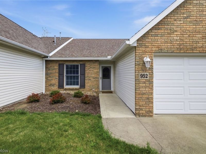 952 Oakbrook Drive, Ashland, OH 44805 Photo 2