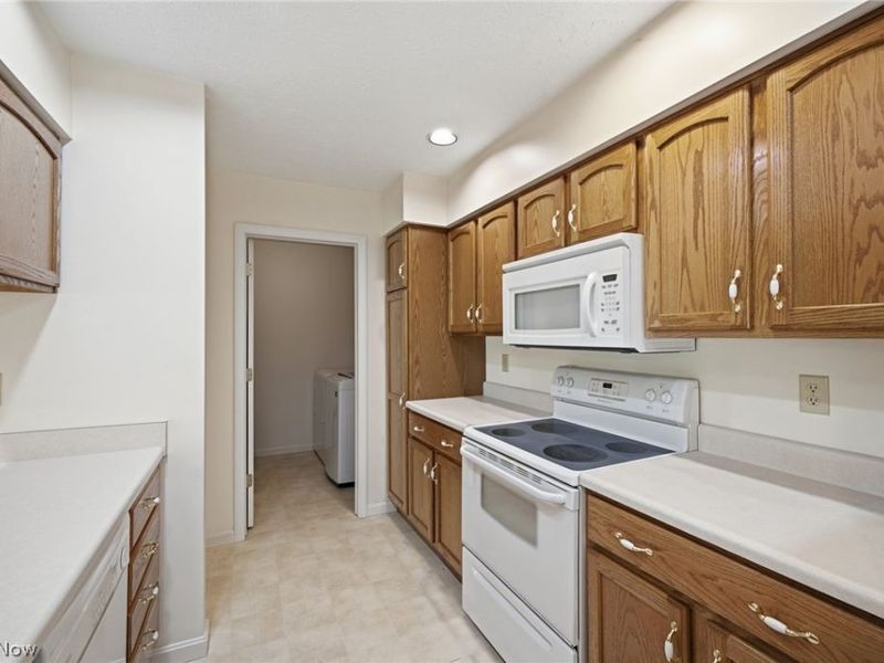 952 Oakbrook Drive, Ashland, OH 44805 Photo 9