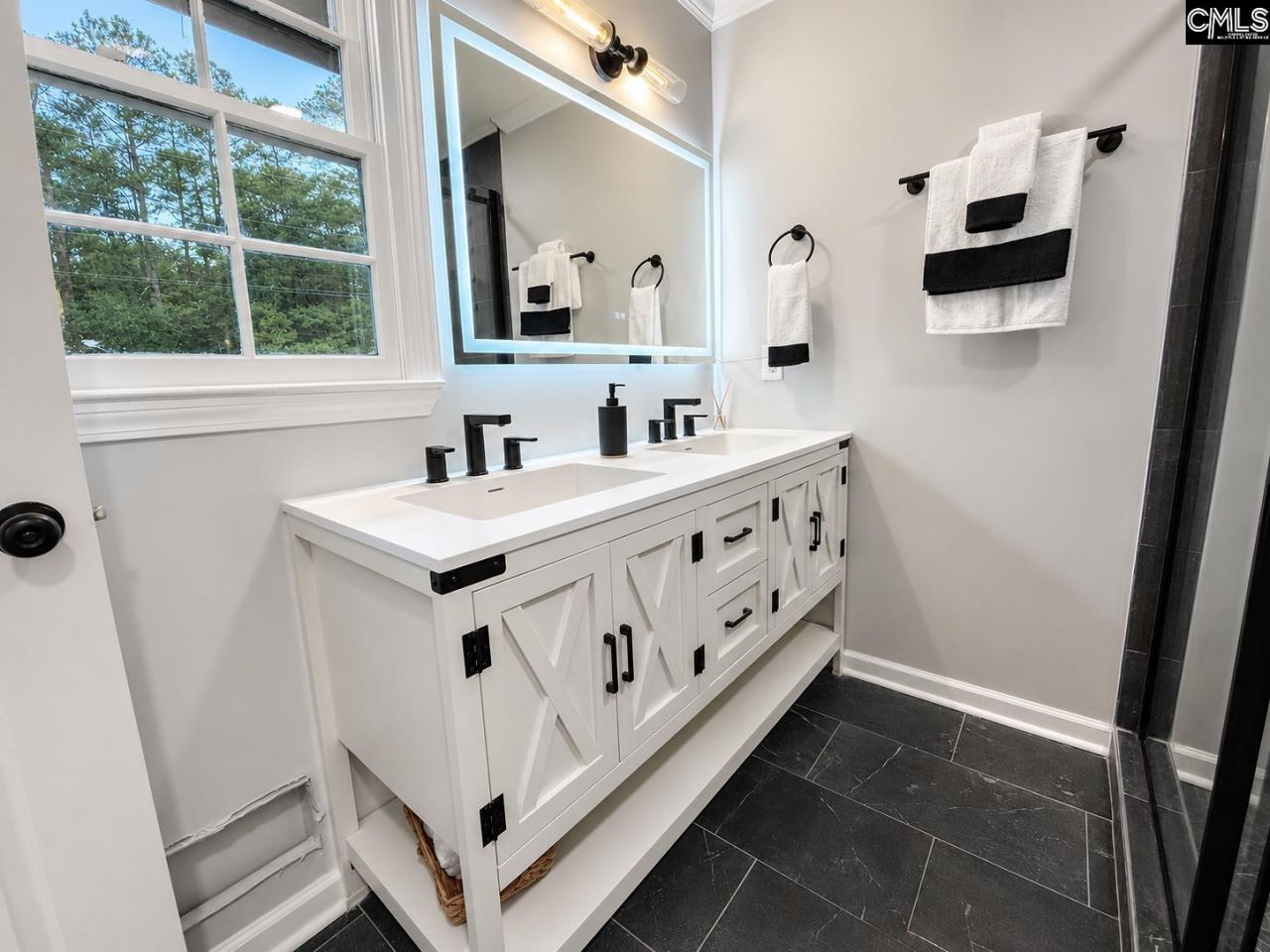 3058 Broughton Street Photo 20