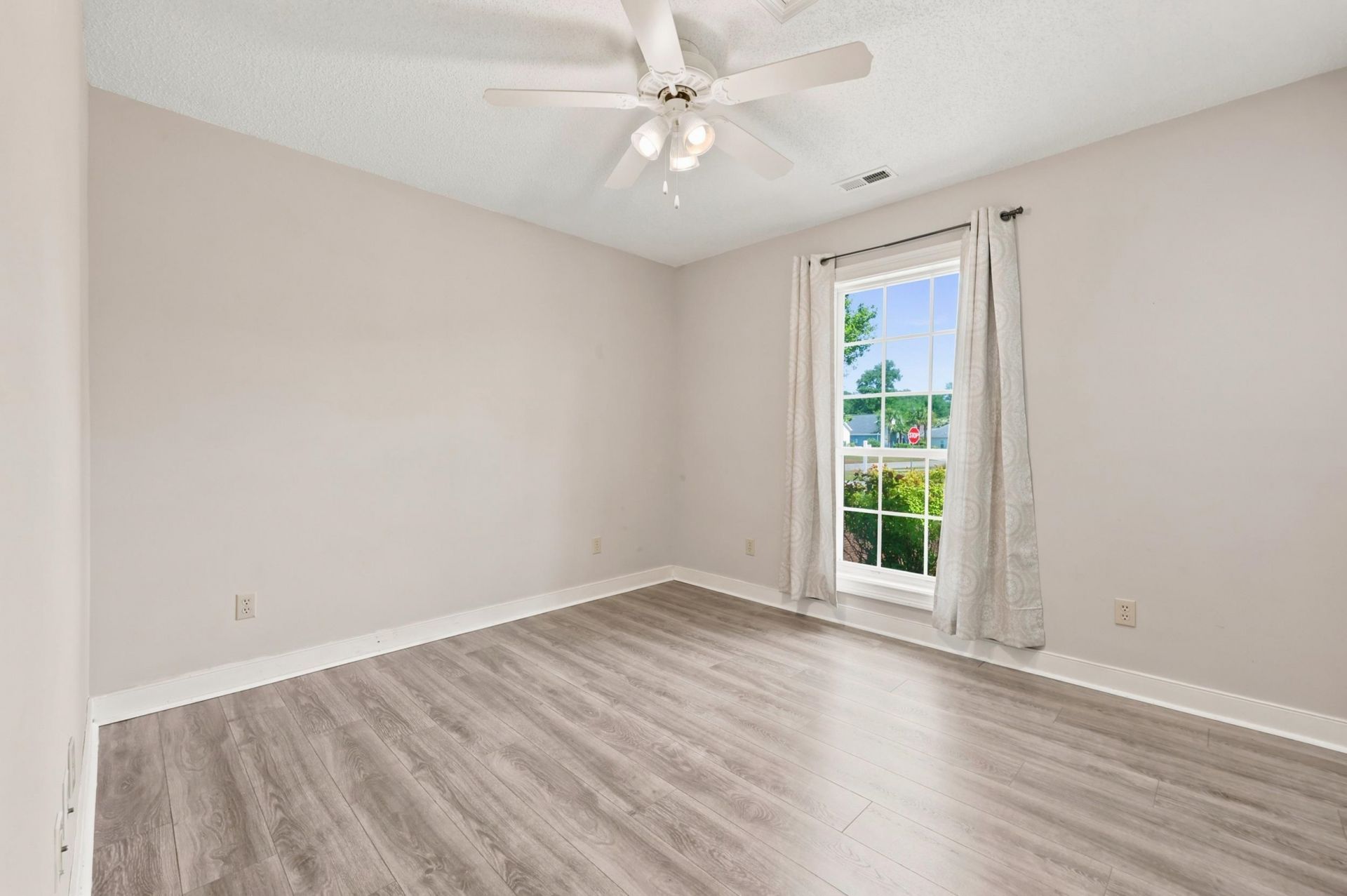 523 Parish Ln.  Photo 9