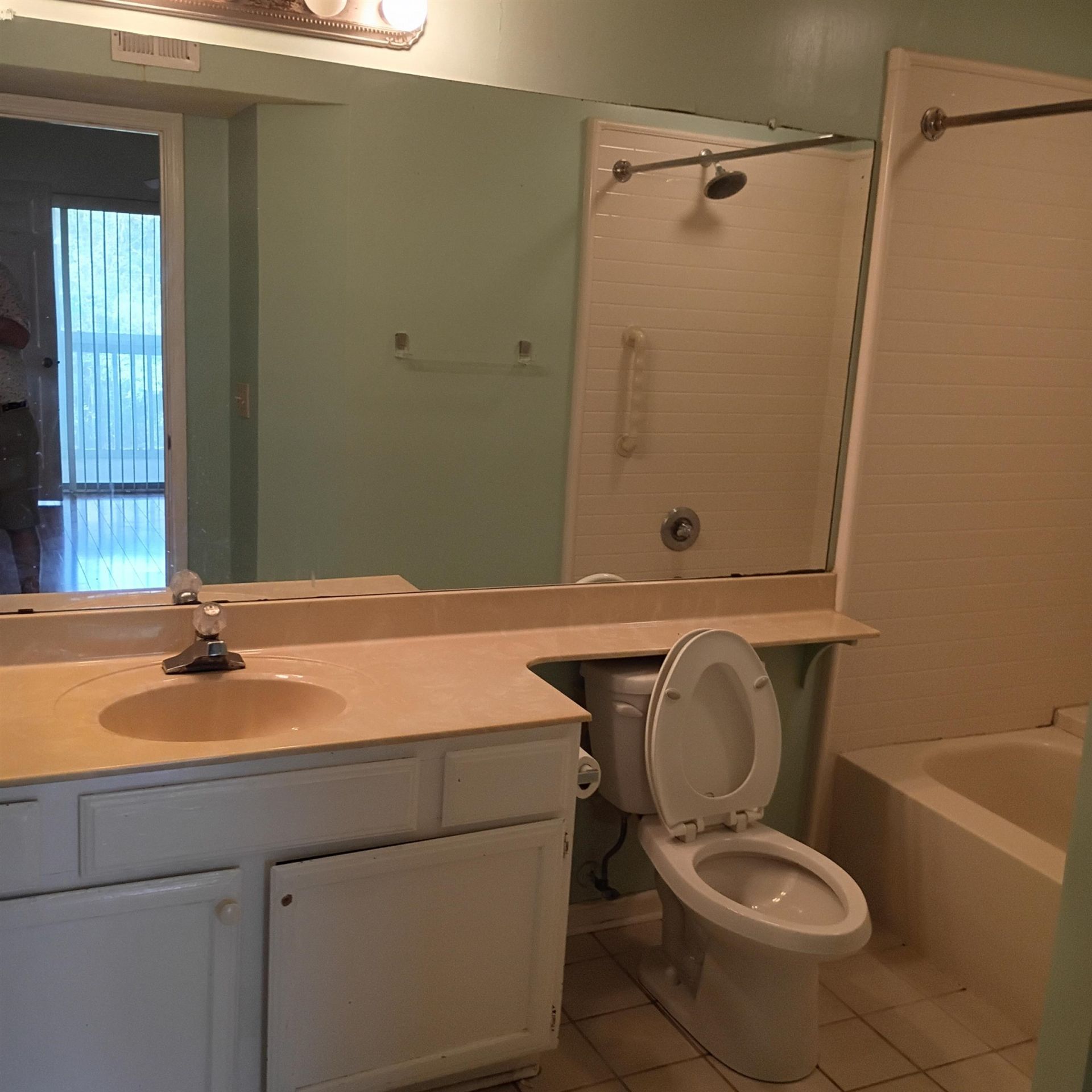 4601 Greenbriar Dr.  Photo 5