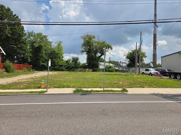 8639 Natural Bridge Road , Bel Ridge, MO 63121