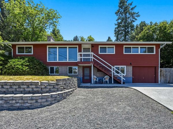 1825 NE Valley Rd, Pullman, WA 99163