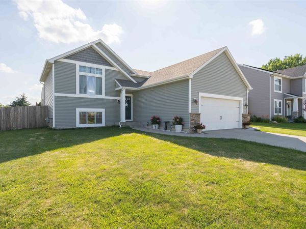 3308 Hawthorn Drive SW, Bondurant, IA 50035