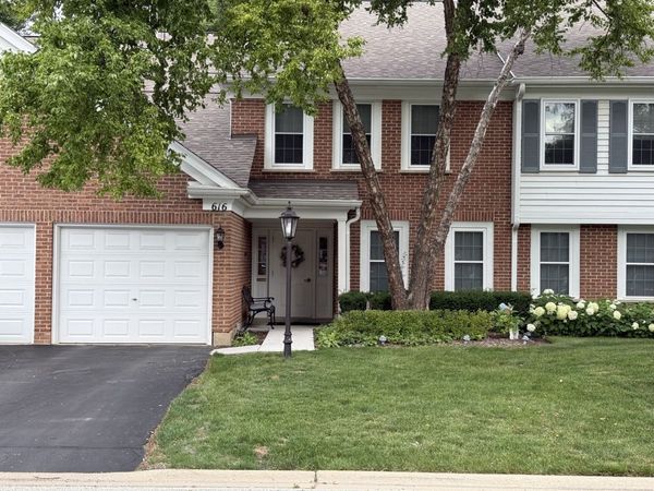 616 Edinburgh Lane, Unit B, Prospect Heights, IL 60070