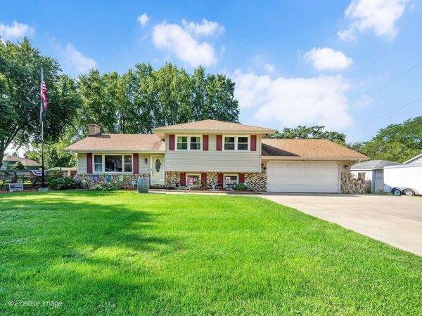 29W255 Lester Street , West Chicago, IL 60185