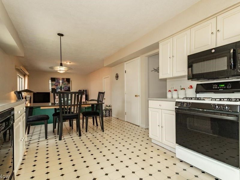 23921 Harms Road, Richmond Heights, OH 44143 Photo 7