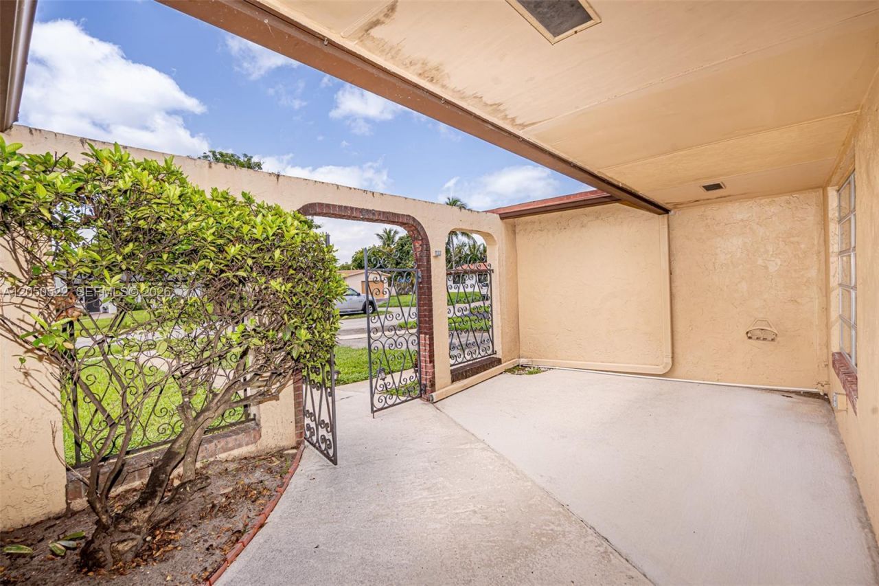 8721 NW 18th St, Pembroke Pines, FL 33024 Photo