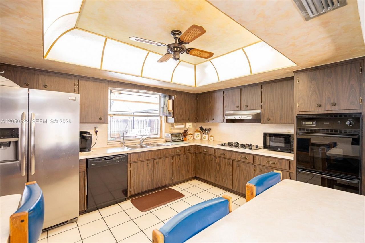 8721 NW 18th St, Pembroke Pines, FL 33024 Photo