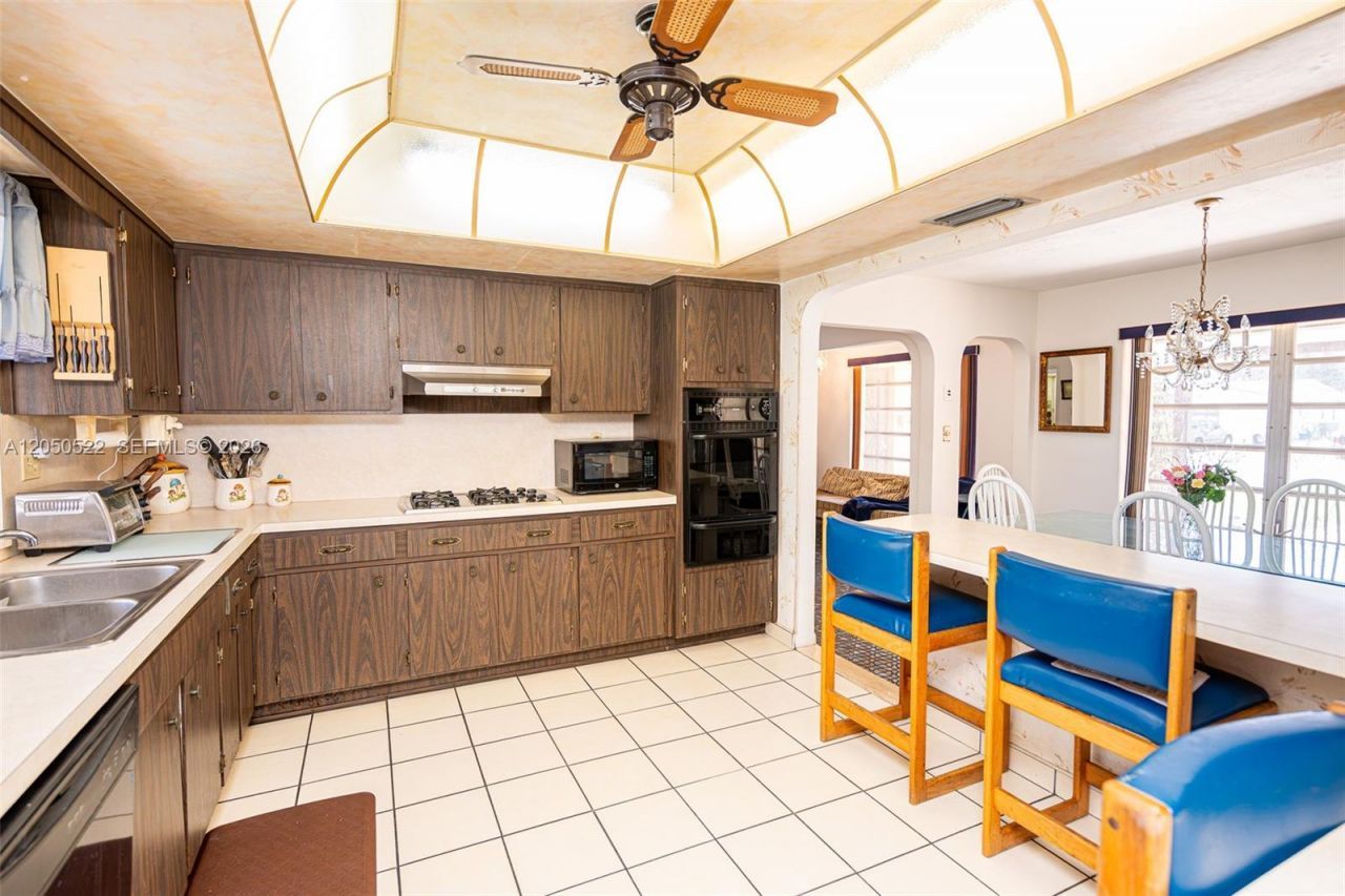 8721 NW 18th St, Pembroke Pines, FL 33024 Photo