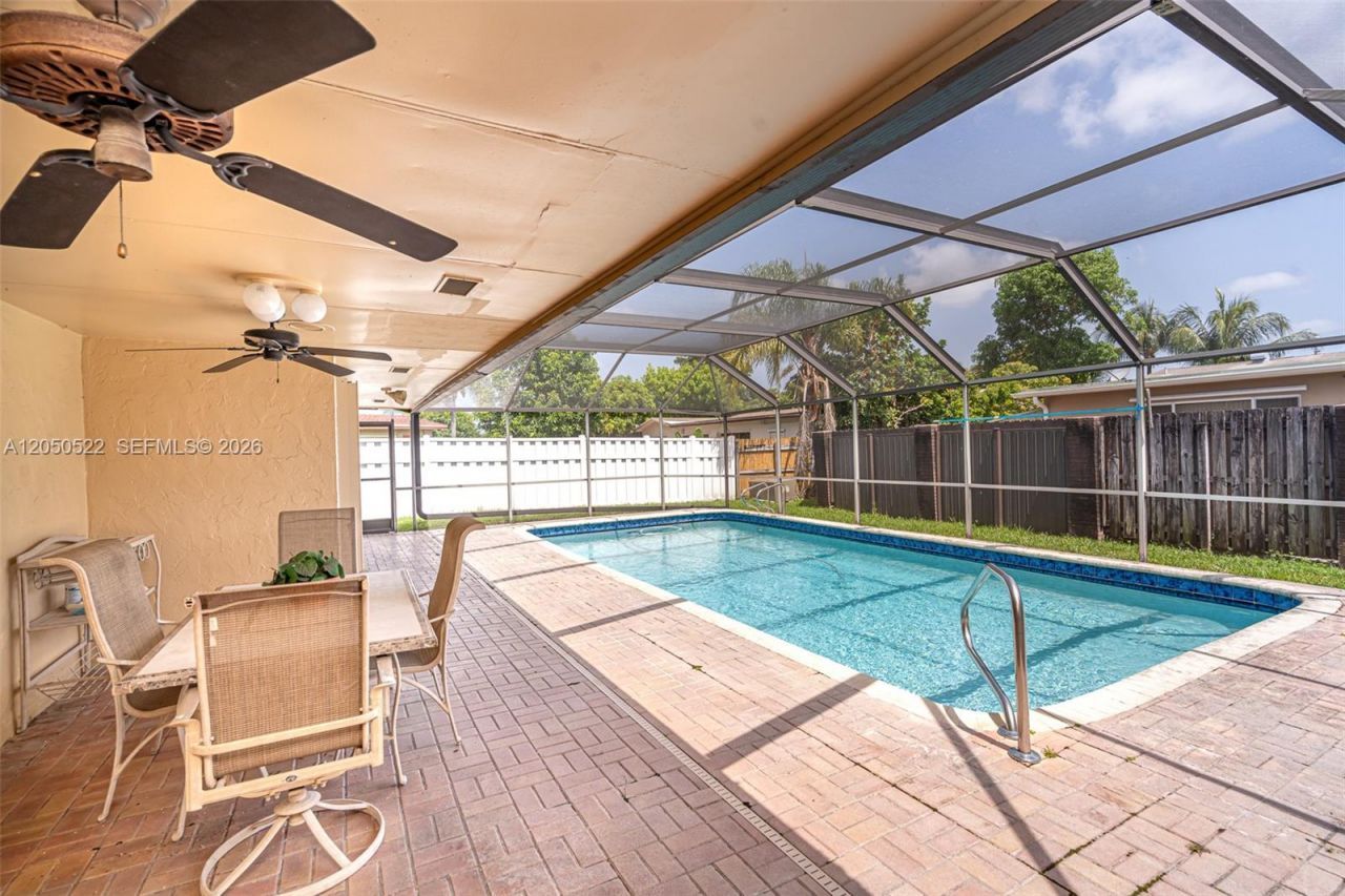 8721 NW 18th St, Pembroke Pines, FL 33024 Photo
