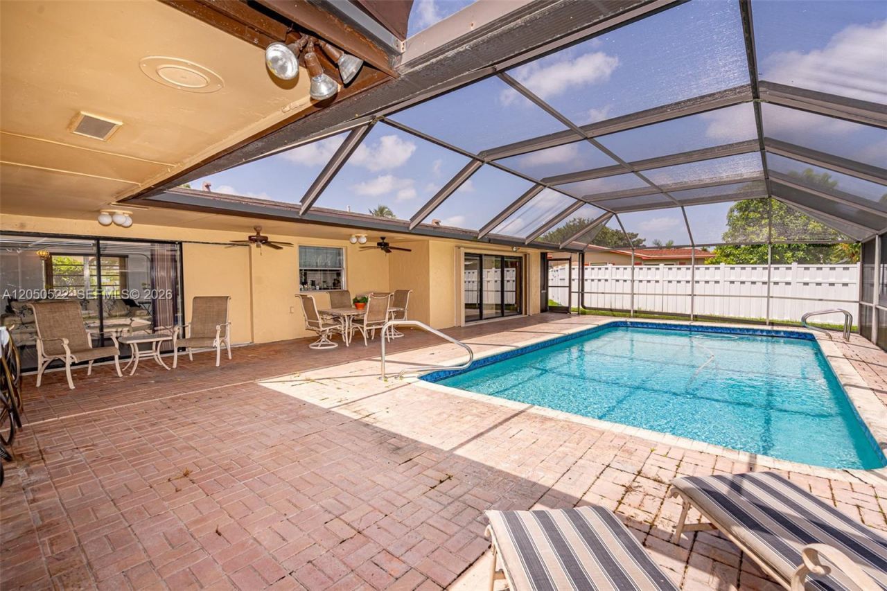 8721 NW 18th St, Pembroke Pines, FL 33024 Photo