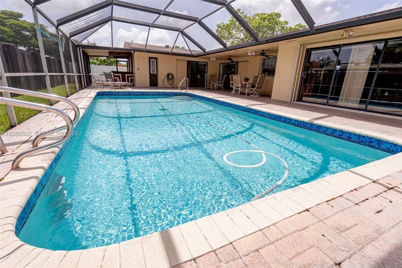 8721 NW 18th St, Pembroke Pines, FL 33024 Photo