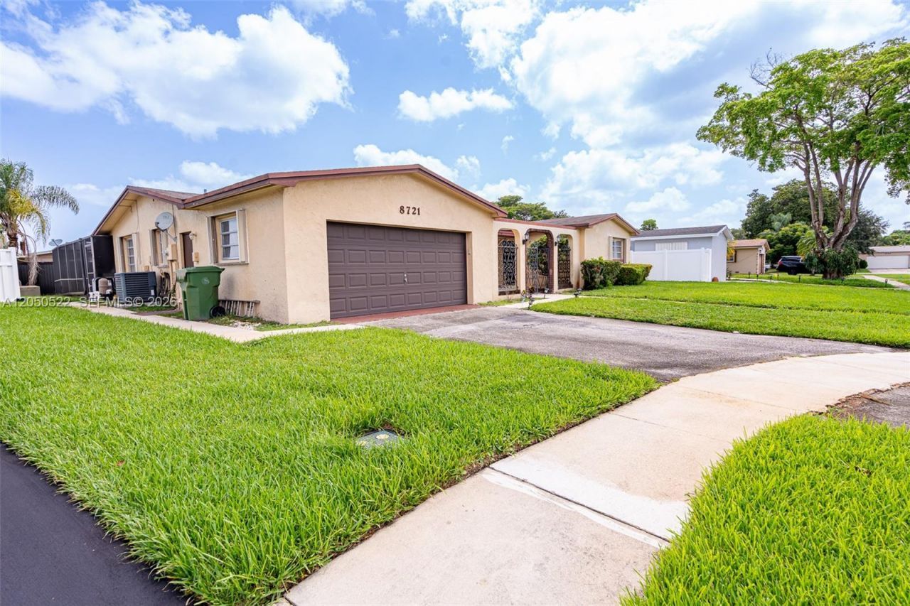8721 NW 18th St, Pembroke Pines, FL 33024 Photo