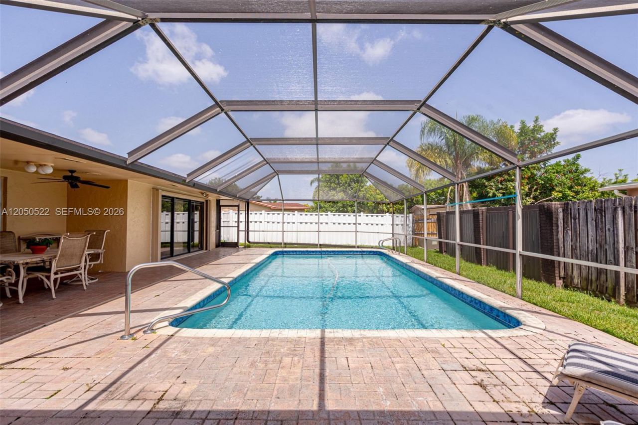 8721 NW 18th St, Pembroke Pines, FL 33024 Photo