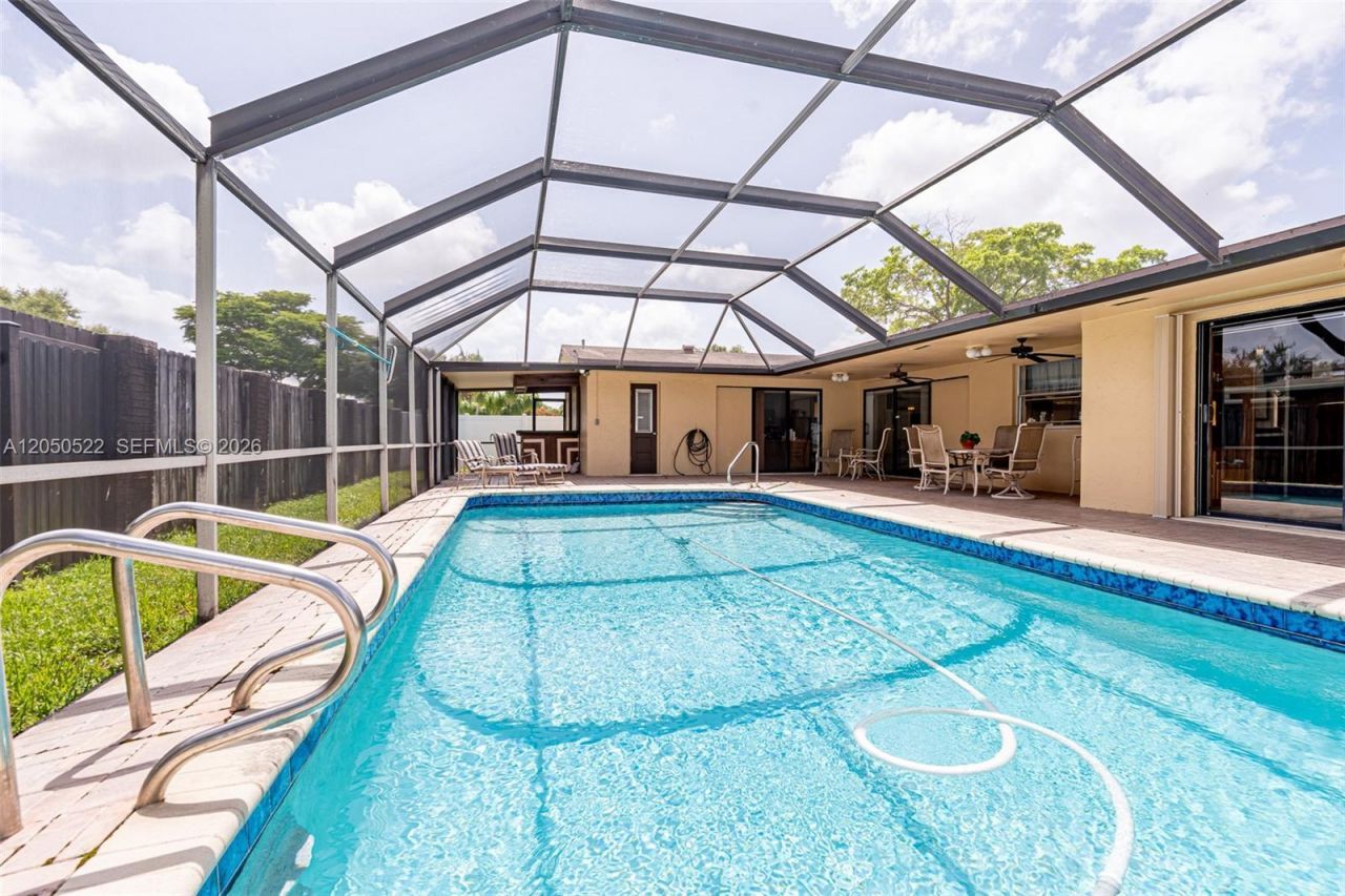 8721 NW 18th St, Pembroke Pines, FL 33024 Photo
