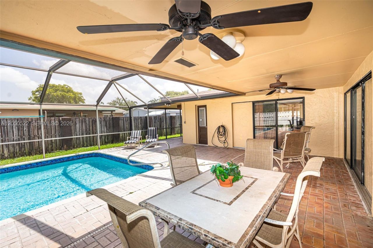 8721 NW 18th St, Pembroke Pines, FL 33024 Photo